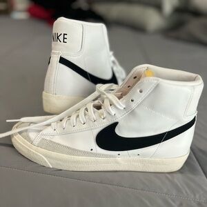Women's Nike Blazer Mid '77 Shoes. Sz 10